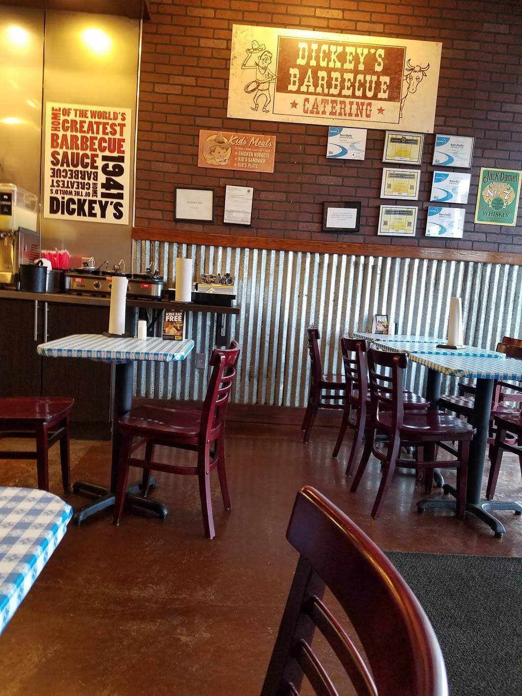 Dickeys Barbecue Pit | restaurant | 661 Louis Henna Blvd, Round Rock, TX 78664, USA | 5122442877 OR +1 512-244-2877