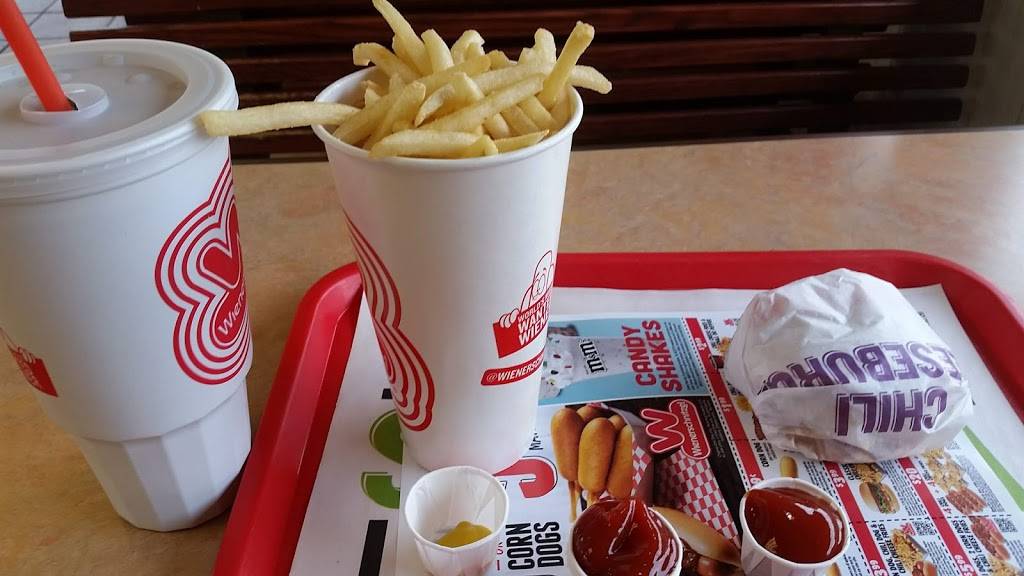 Wienerschnitzel | restaurant | 120 S Clovis Ave, Fresno, CA 93727, USA | 5592519347 OR +1 559-251-9347