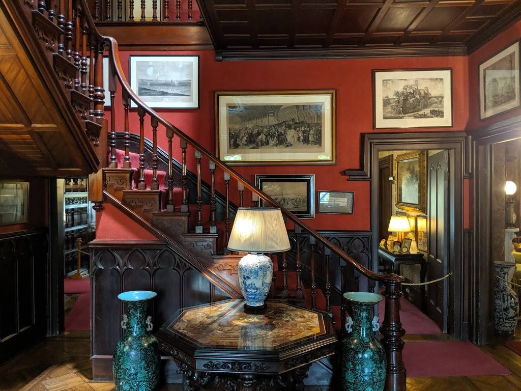 Mama Leones | meal takeaway | 266 Bellevue Ave, Newport, RI 02840, USA | 4018477272 OR +1 401-847-7272