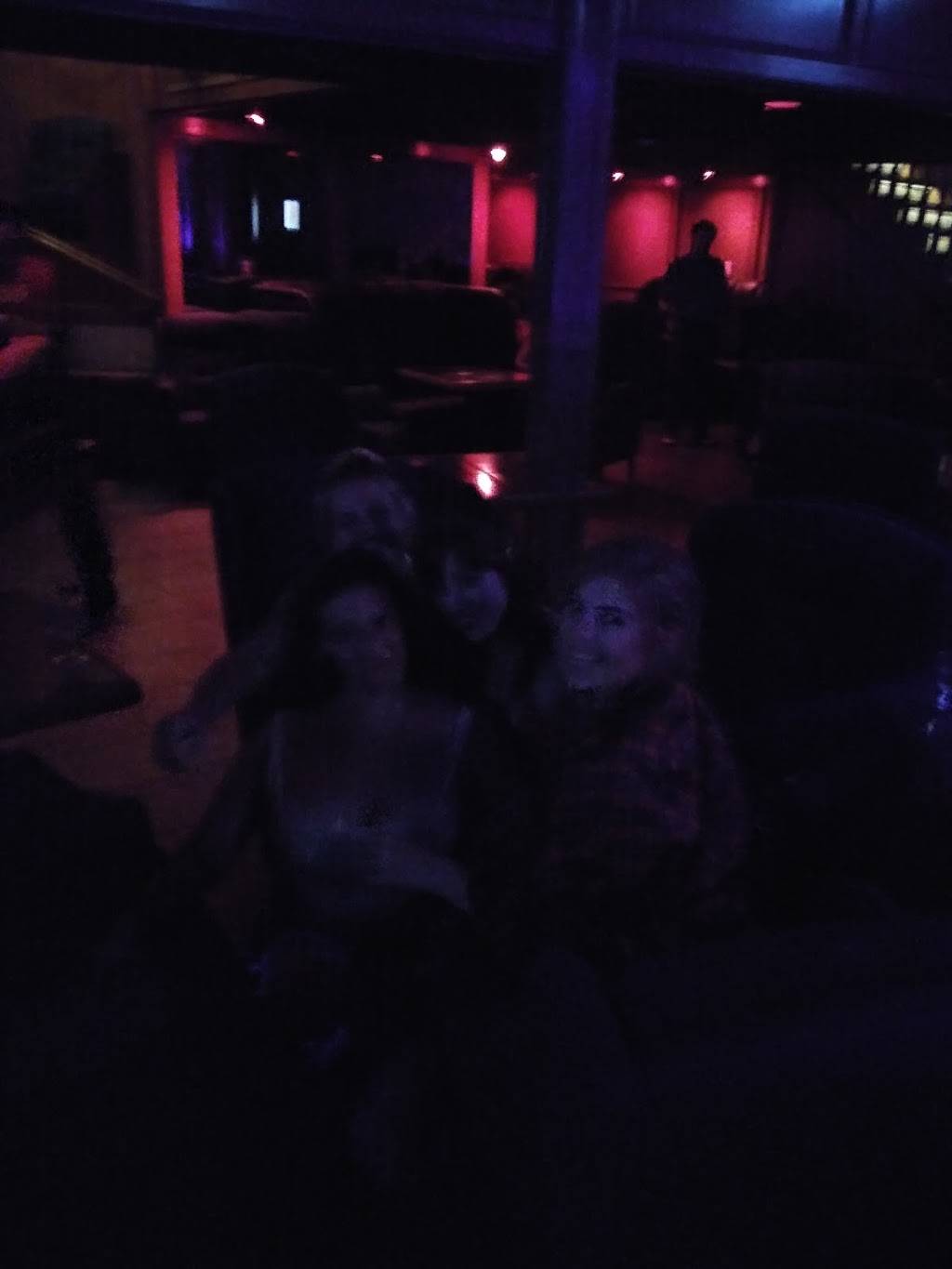 Centerfolds Houston | restaurant | 6166 Richmond Ave, Houston, TX 77057, USA | 7139520799 OR +1 713-952-0799