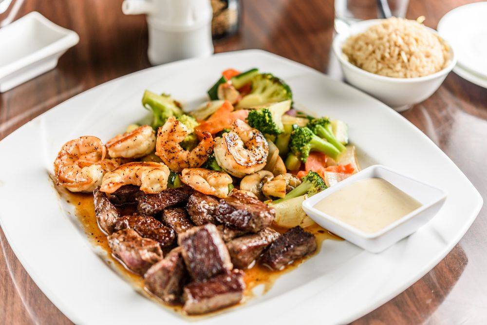 Four Leaves Asian Restaurant | restaurant | 7044 University Dr NW A, Huntsville, AL 35806, USA | 2564299393 OR +1 256-429-9393