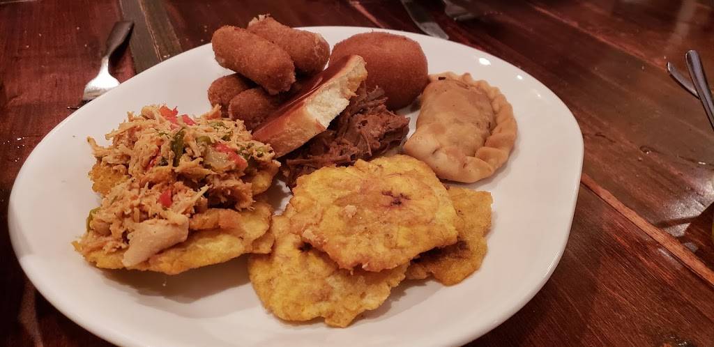 Paladar Restaurant and Rum Bar | restaurant | 2252 N Western Ave, Chicago, IL 60647, USA | 7732524747 OR +1 773-252-4747