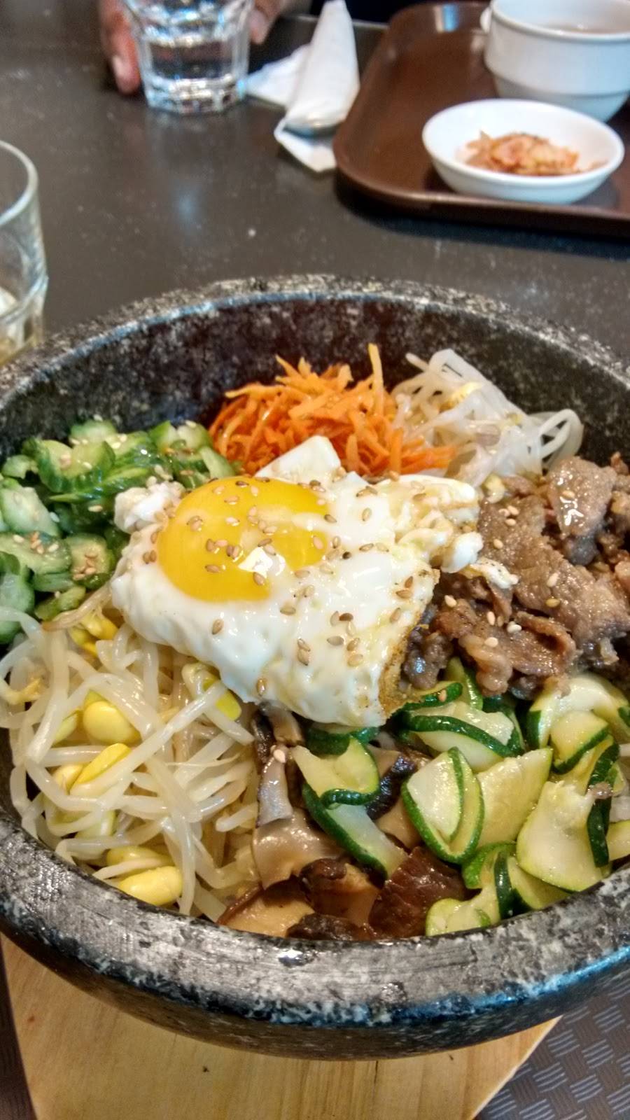 Saigon House Restaurant | restaurant | 2169 Wyandotte St W, Windsor, ON N9B 1K1, Canada | 5199778988 OR +1 519-977-8988