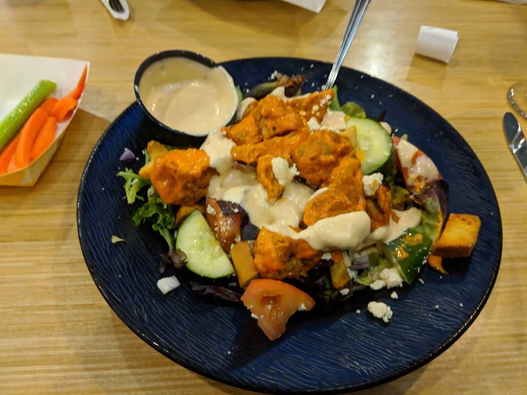 Buffalo Wild Wings | meal takeaway | 9810 NE Cascades Pkwy, Portland, OR 97220, USA | 5032810351 OR +1 503-281-0351