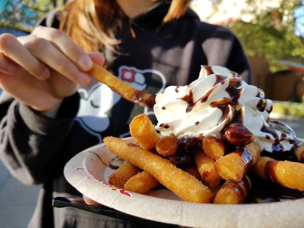 Award Wieners | meal takeaway | 1313 S, Disneyland Dr, Anaheim, CA 92802, USA | 7147813463 OR +1 714-781-3463