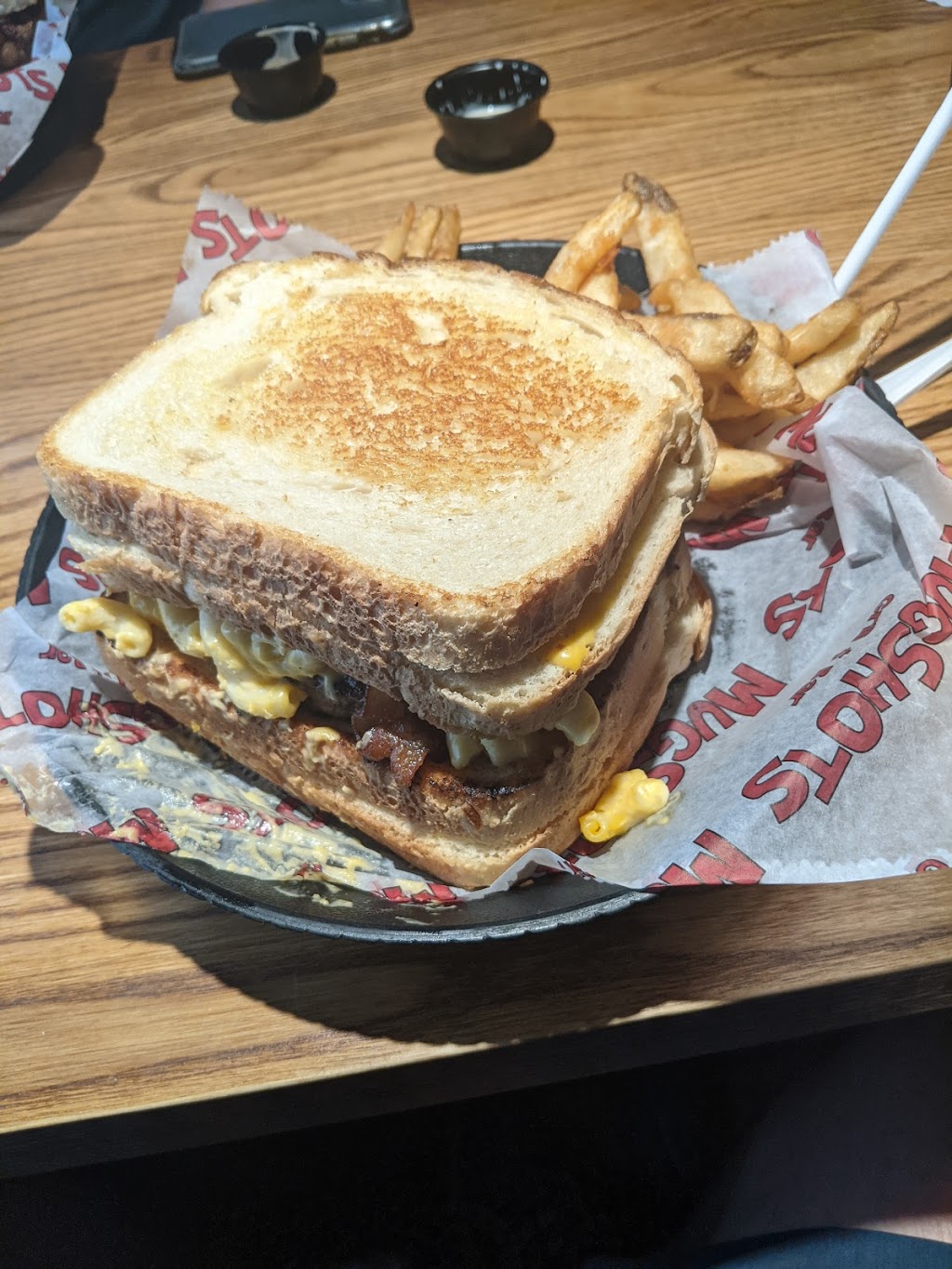 Mugshots Grill and Bar | restaurant | 4781 Bayou Blvd, Pensacola, FL 32503, USA | 8507413399 OR +1 850-741-3399