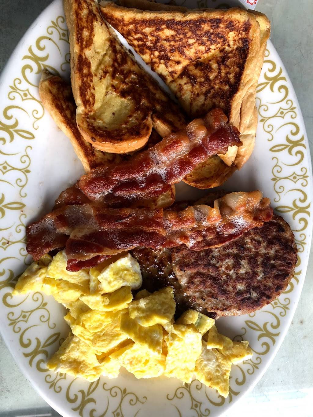 Tumble Inn Diner | restaurant | 1 Main St, Claremont, NH 03743, USA | 6035046561 OR +1 603-504-6561