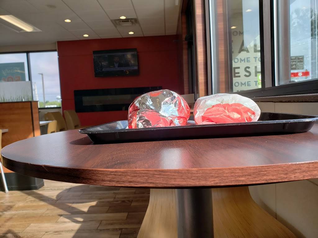 Wendys | restaurant | 5965 E Riverside Blvd, Rockford, IL 61114, USA | 8156369612 OR +1 815-636-9612