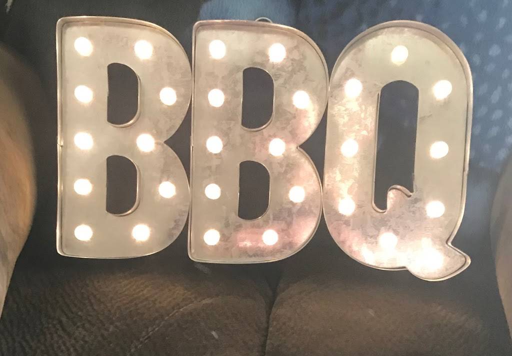 Chucks BBQ | restaurant | 1420 S Park Ave, Herrin, IL 62948, USA | 6189886566 OR +1 618-988-6566