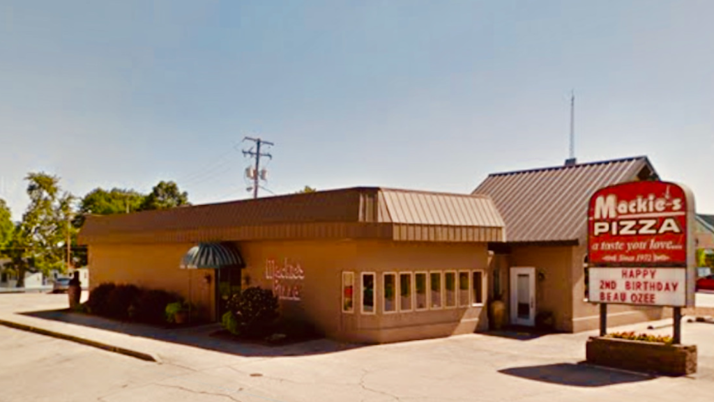 Mackies Pizza Of Harrisburg | restaurant | 502 E Poplar St, Harrisburg, IL 62946, USA | 6182526368 OR +1 618-252-6368