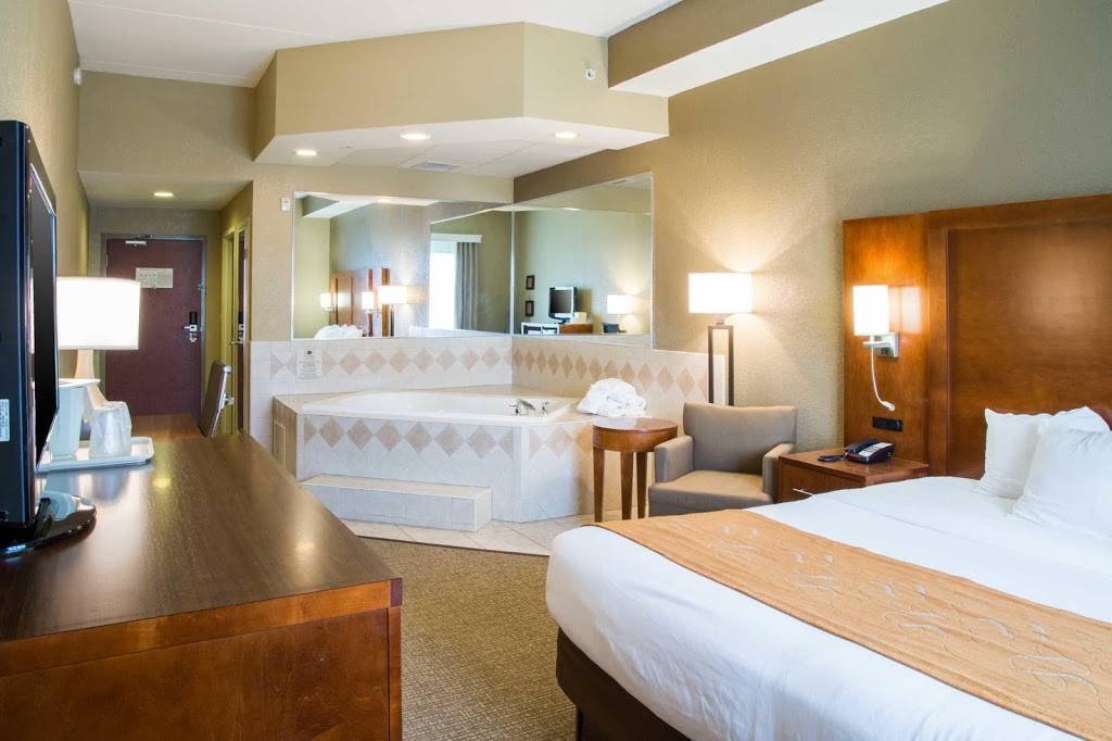 Comfort Suites South | restaurant | 7644 Caterpillar Ct SW, Grand Rapids, MI 49548, USA | 6163012255 OR +1 616-301-2255