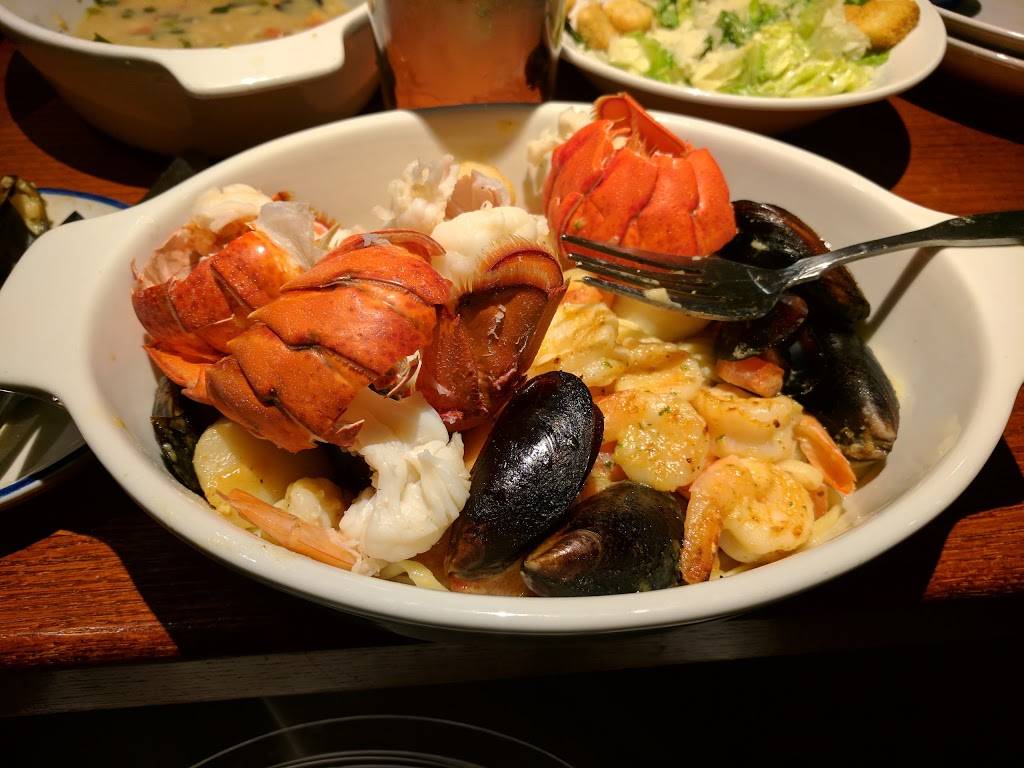 Red Lobster | restaurant | 1 Baltimore Pike, Springfield, PA 19064, USA | 6105440315 OR +1 610-544-0315