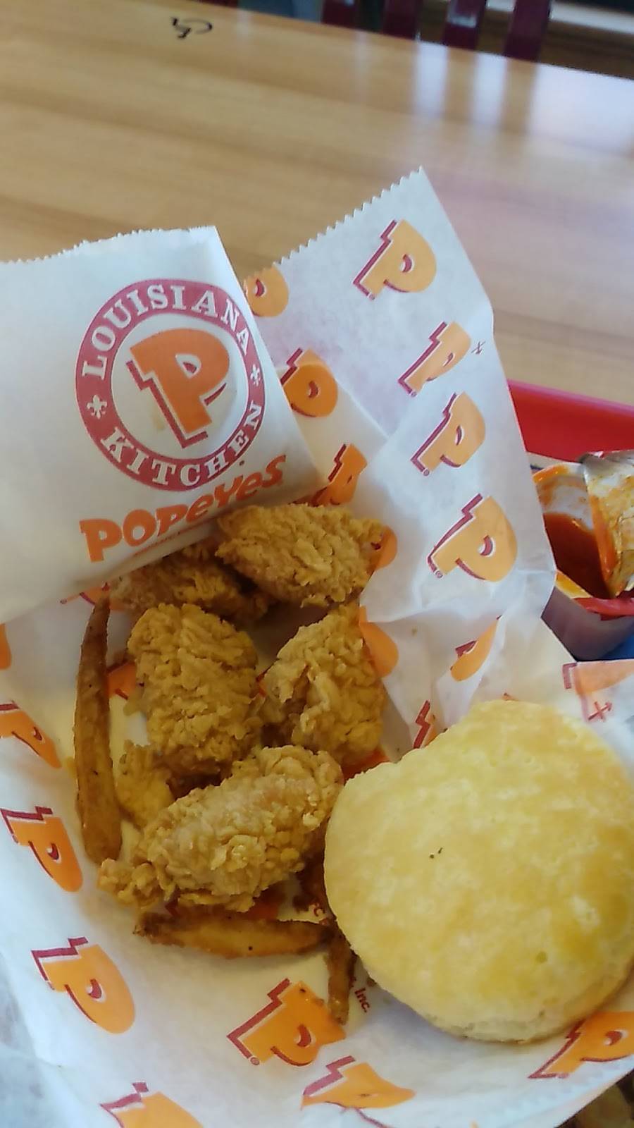 Popeyes Louisiana Kitchen | restaurant | 6340 N Broadway, Chicago, IL 60660, USA | 7739730330 OR +1 773-973-0330