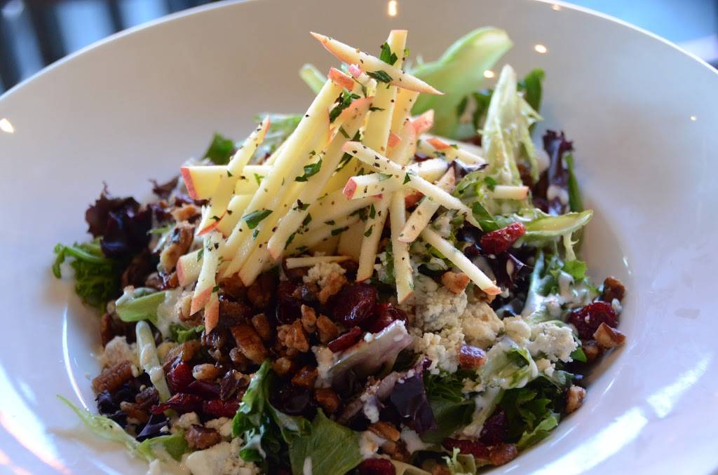 Blue Line Sports Pub | restaurant | 211 Elm St, Rockford, IL 61101, USA | 7794232125 OR +1 779-423-2125