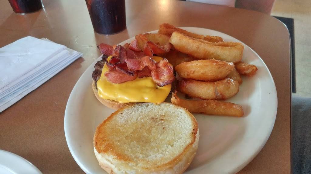 Curve Inn | restaurant | 114 S Park Ave, Alexandria, IN 46001, USA | 7657242722 OR +1 765-724-2722