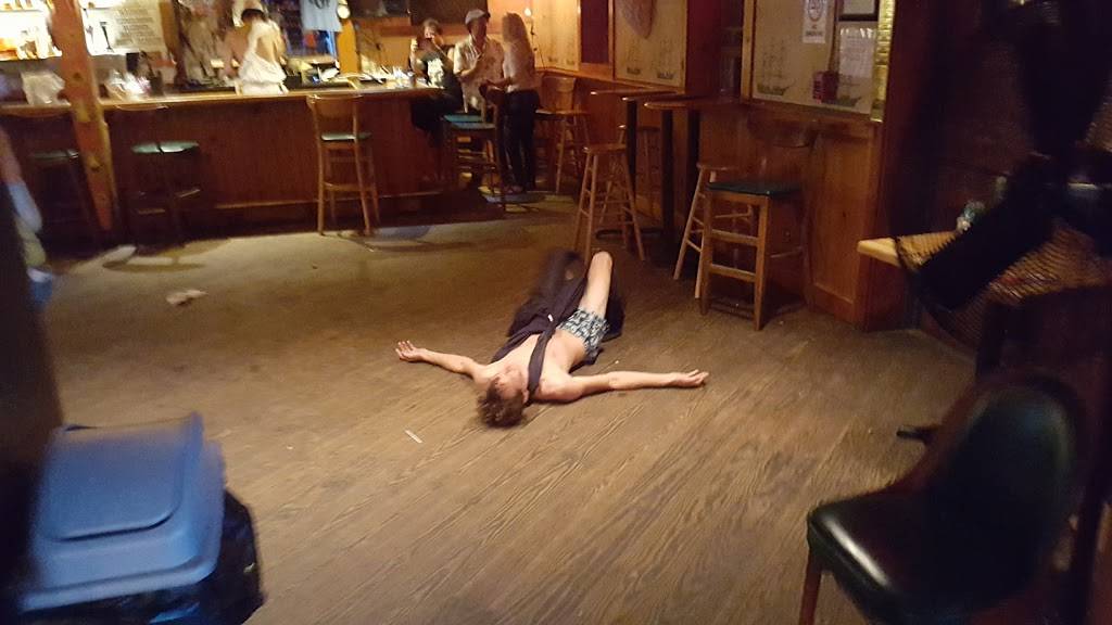 Pequot Inn | restaurant | 246 Montauk Ave, Fishers Island, NY 06390, USA | 6317887246 OR +1 631-788-7246