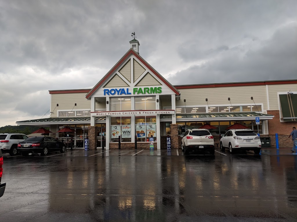Royal Farms | meal takeaway | 260 Crooked Run Plaza, Front Royal, VA 22630, USA | 5405511818 OR +1 540-551-1818