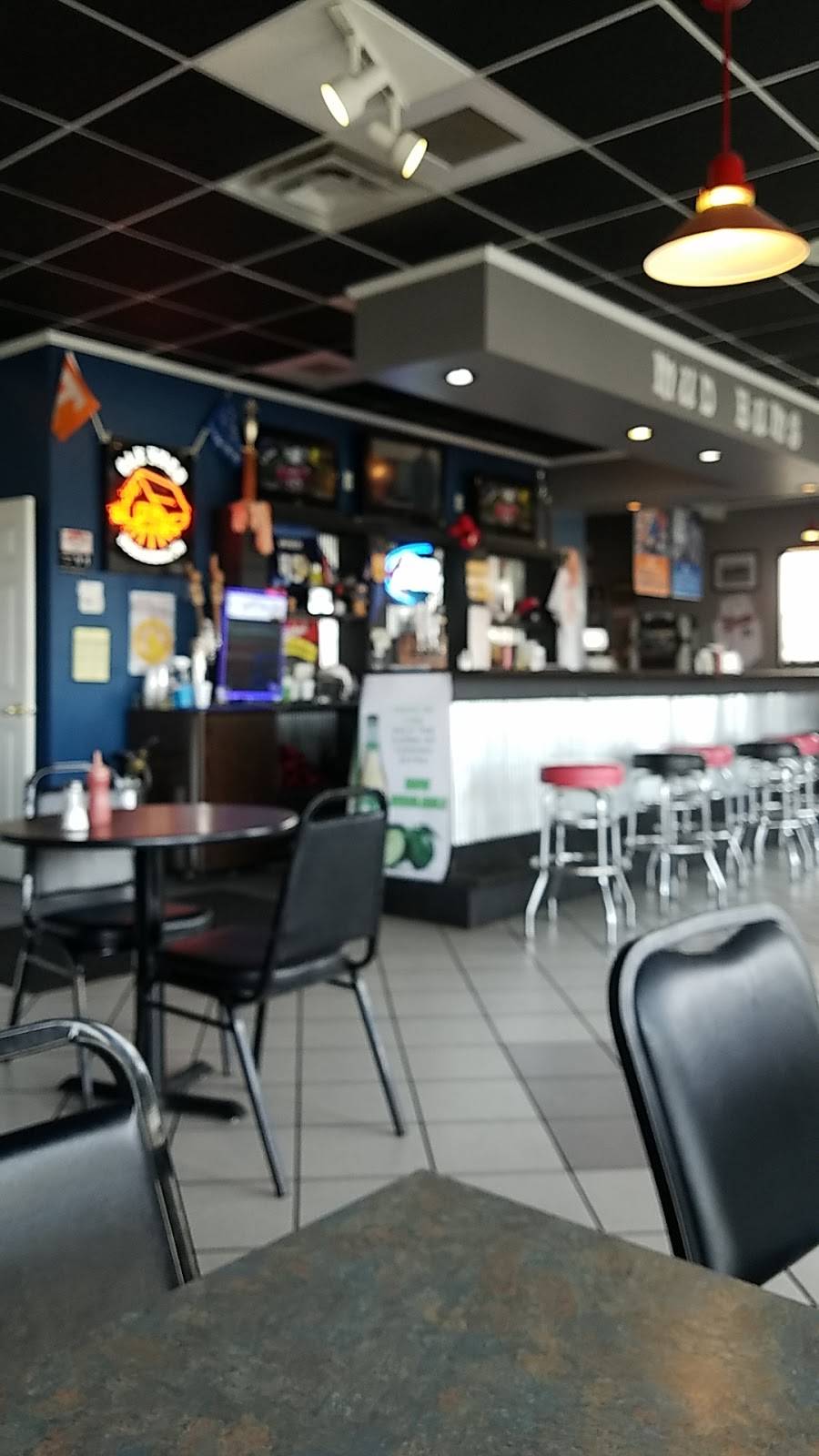 MudBums Sports Grill | restaurant | 231 Northgate Dr #400, McMinnville, TN 37110, USA | 9315072867 OR +1 931-507-2867