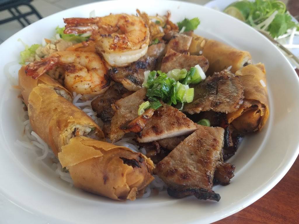 Pho Huong Que | restaurant | 200 International Blvd, Oakland, CA 94606, USA | 5107884282 OR +1 510-788-4282