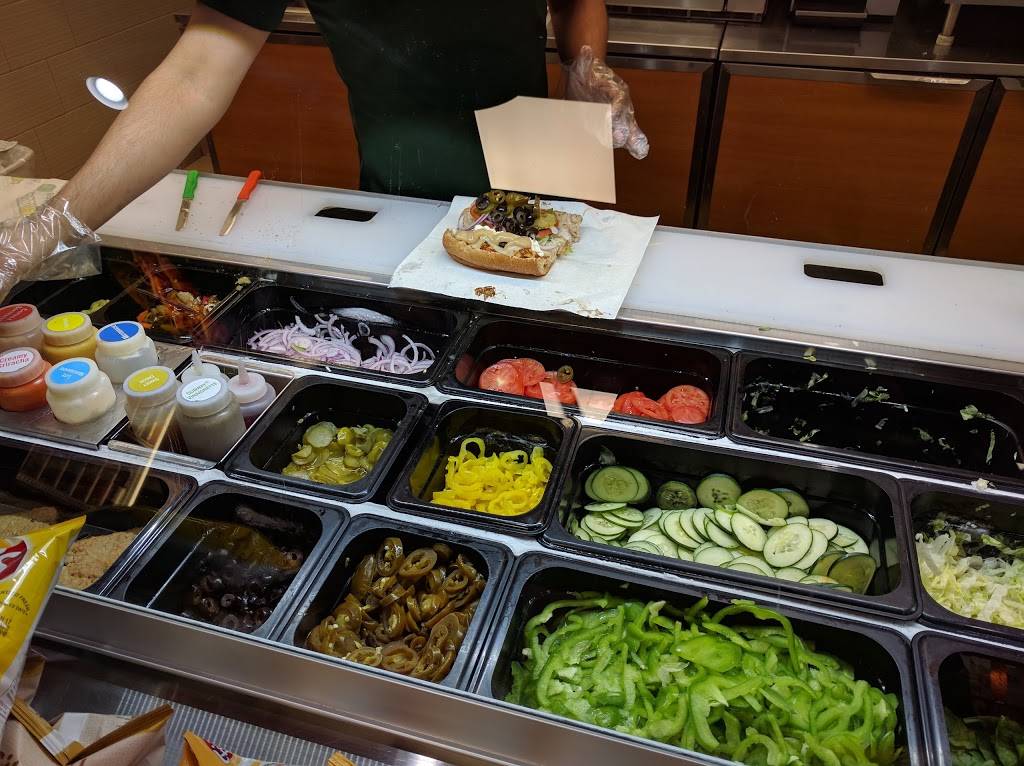 Subway Restaurants | restaurant | 2087 Barrington Rd, Hoffman Estates, IL 60169, USA | 8478841555 OR +1 847-884-1555