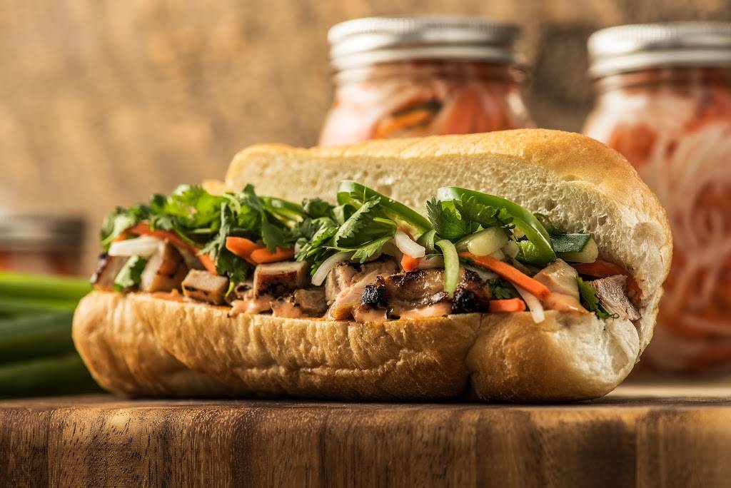 Viet Nom Nom | restaurant | 618 1/2 Church St, Evanston, IL 60201, USA | 8478596326 OR +1 847-859-6326