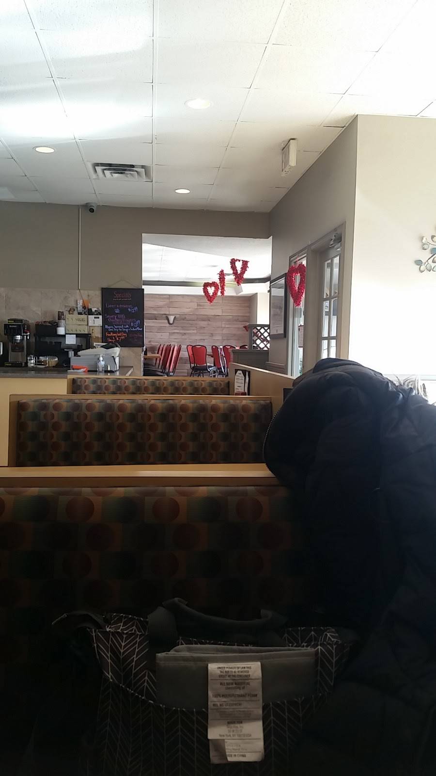 Country Hearth Family Restaurant | restaurant | 9952 Glendon Dr, Komoka, ON N0L 1R0, Canada | 5196577605 OR +1 519-657-7605