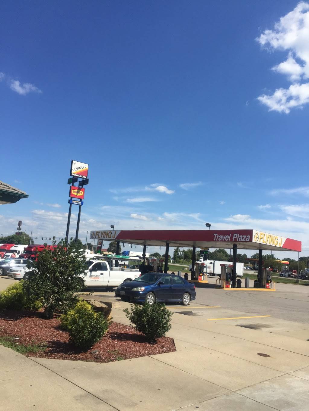 Flying J Travel Center | restaurant | 844 E 1250 S, Haubstadt, IN 47639, USA | 8127685304 OR +1 812-768-5304