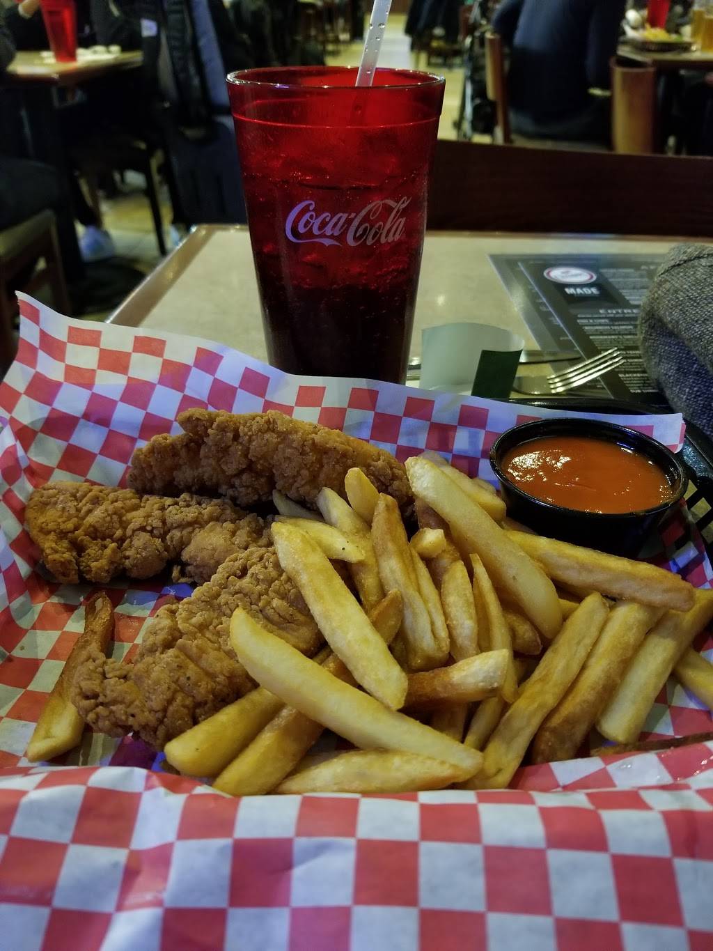 Champps Americana | restaurant | North Terminal, across from Gates D6/D8, W G Rogell Dr, Detroit, MI 48242, USA | 7342471107 OR +1 734-247-1107