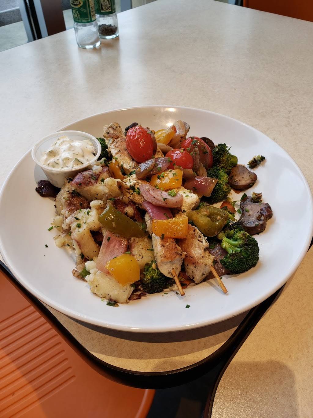 Zoës Kitchen | restaurant | 1555 Crater Lake Dr, Kennesaw, GA 30152, USA | 6782938294 OR +1 678-293-8294