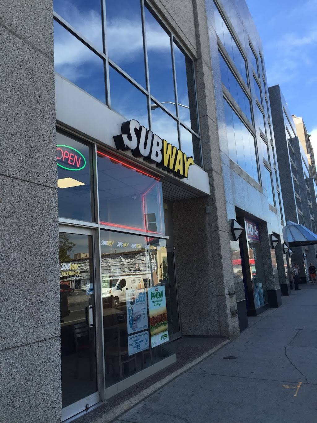 Subway | restaurant | 1910 Yonge St Yonge and Davisville Centre Unit 206, Store# 103Y, Toronto, ON M4S 3B2, Canada | 4164829434 OR +1 416-482-9434