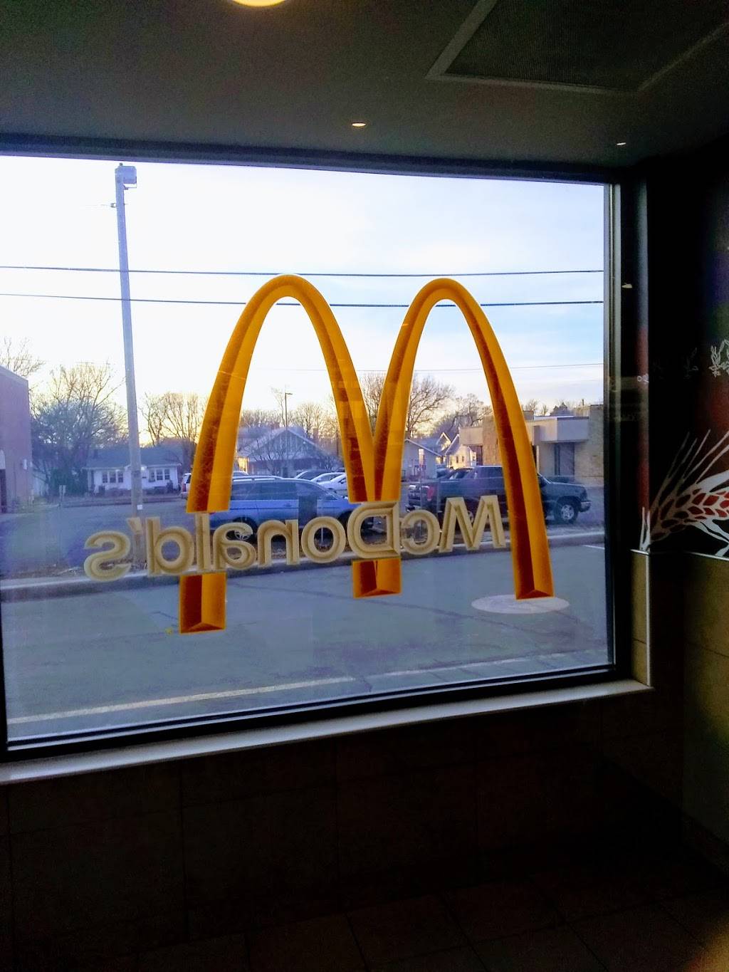 McDonalds | cafe | 545 N Hillside St, Wichita, KS 67214, USA | 3166864575 OR +1 316-686-4575