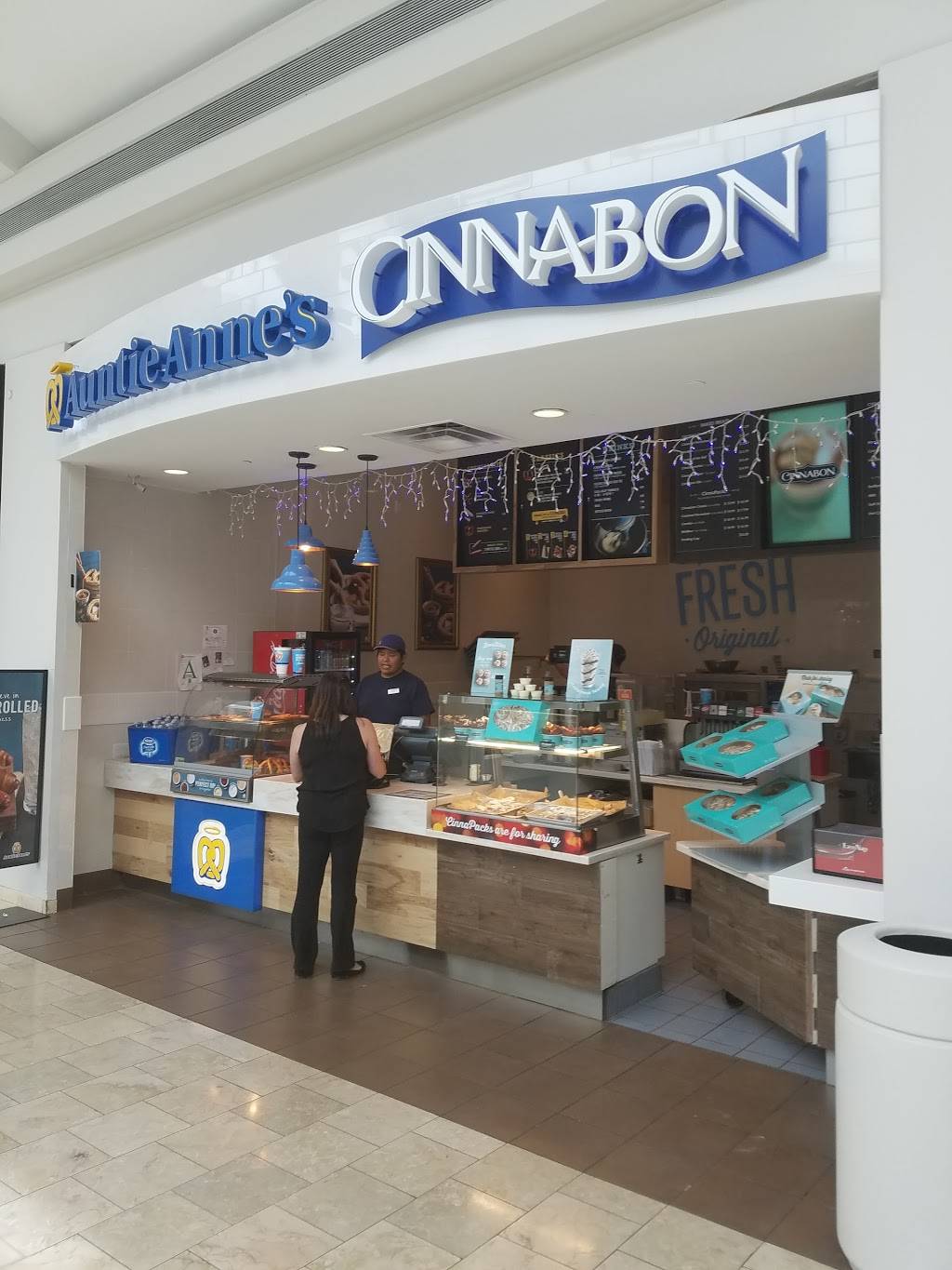 Auntie Annes | cafe | 7014 E Camelback Rd Space #2032, Scottsdale, AZ 85251, USA | 4809416900 OR +1 480-941-6900