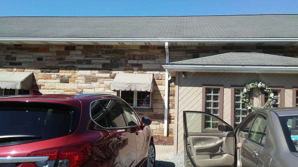 Field house Restaurant | restaurant | 911 N Pike Rd, Cabot, PA 16023, USA | 7243529603 OR +1 724-352-9603