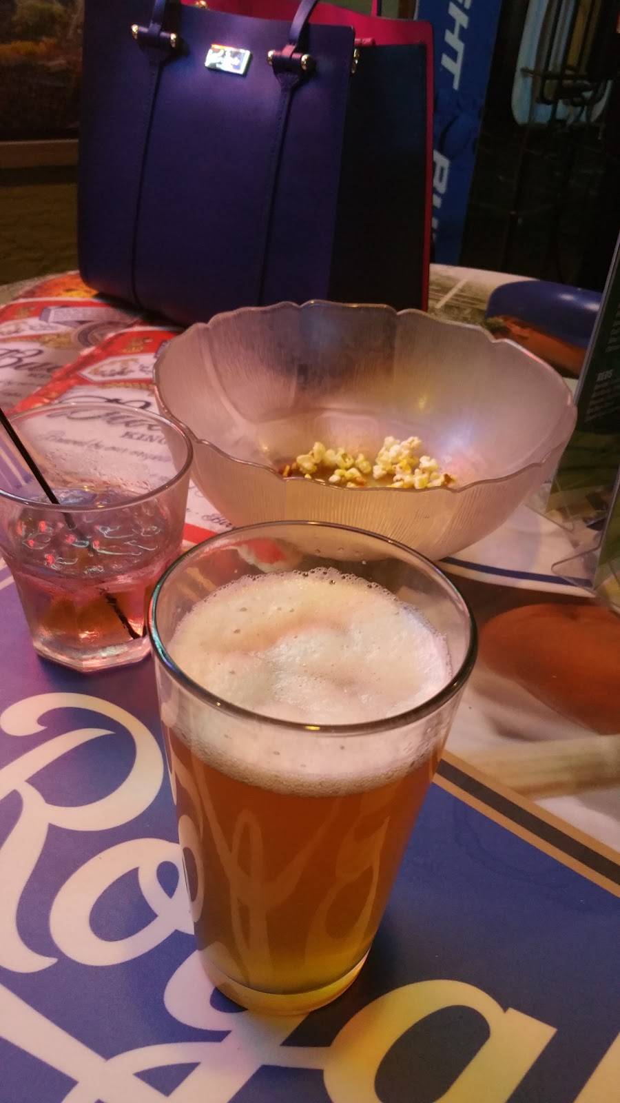 Sand Trap Bar & Grill | restaurant | 13037 Holmes Rd, Kansas City, MO 64145, USA | 8169420990 OR +1 816-942-0990