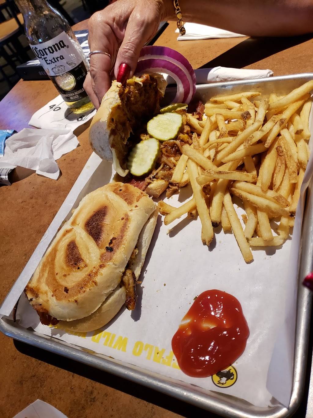 Buffalo Wild Wings | restaurant | 10500 Ulmerton Rd #476, Largo, FL 33771, USA | 7275849453 OR +1 727-584-9453