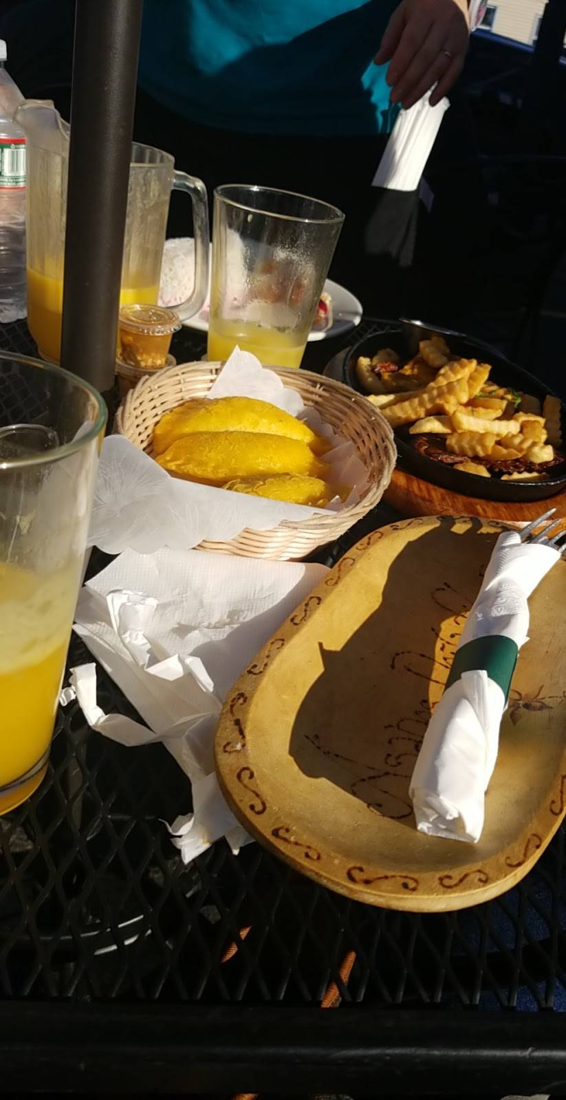 Asados Dona Flor | restaurant | 197 High St, Lowell, MA 01852, USA | 9784520175 OR +1 978-452-0175