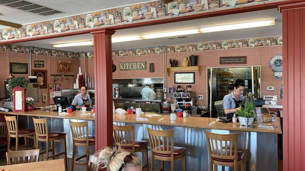 Molly Browns Country Cafe | restaurant | 24949 National Trails Hwy, Helendale, CA 92342, USA | 7609518282 OR +1 760-951-8282