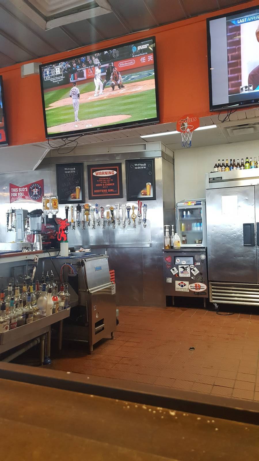 Hooters | restaurant | 850 I-10, Beaumont, TX 77707, USA | 4098929464 OR +1 409-892-9464