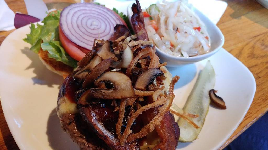 The New England House | restaurant | 254 Marlboro Rd, West Brattleboro, VT 05301, USA | 8022546886 OR +1 802-254-6886