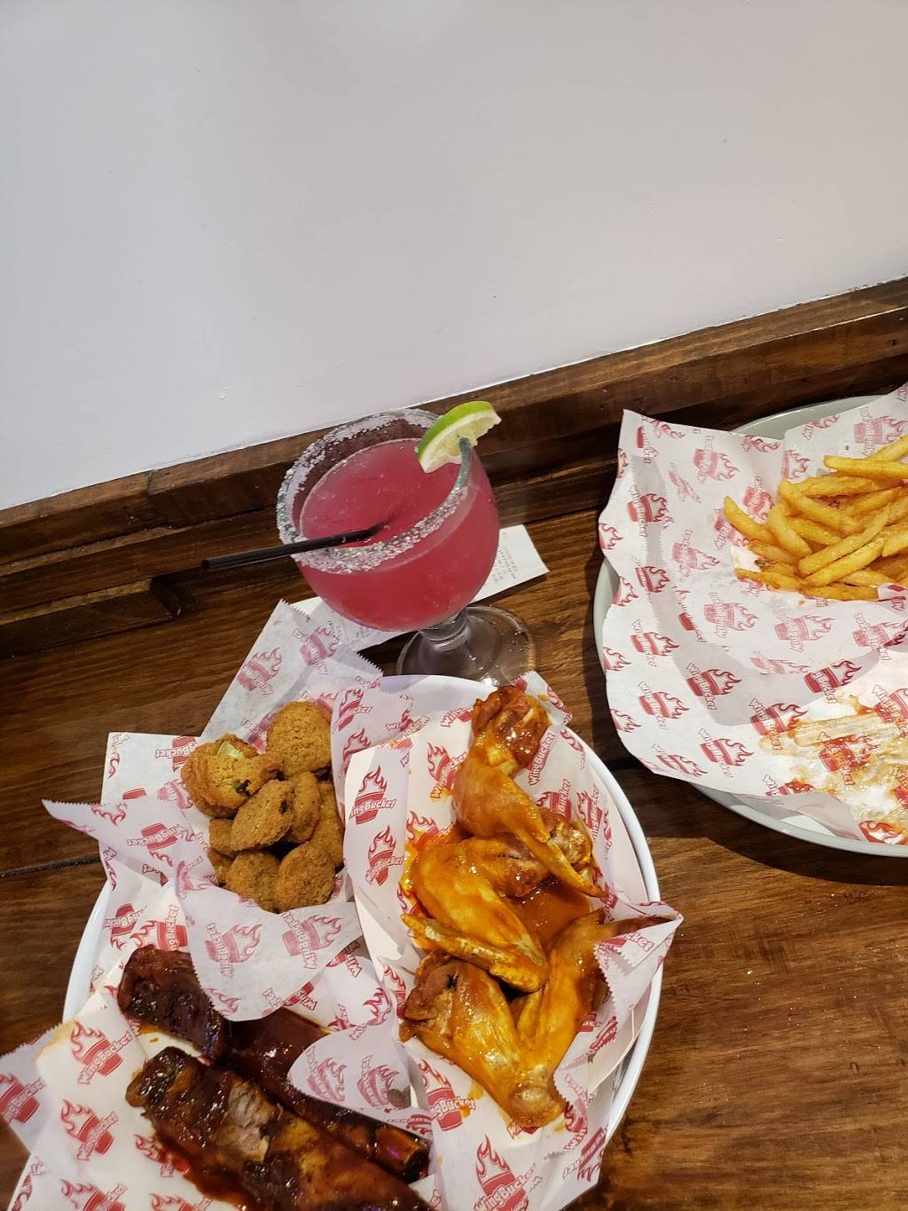 Wing Bucket Deep Ellum | restaurant | 2642 Elm St, Dallas, TX 75226, USA | 4696202190 OR +1 469-620-2190