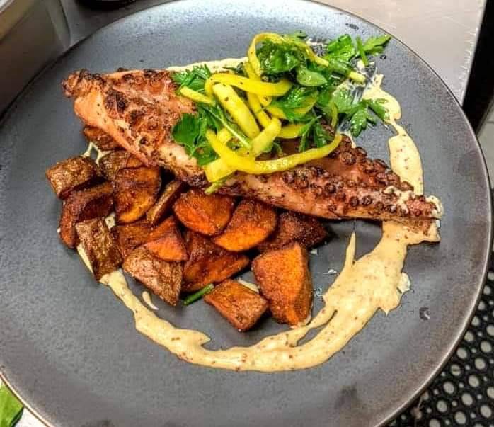 The Burrow at Augusta | restaurant | 2017 Augusta St, Greenville, SC 29605, USA | 8644128677 OR +1 864-412-8677