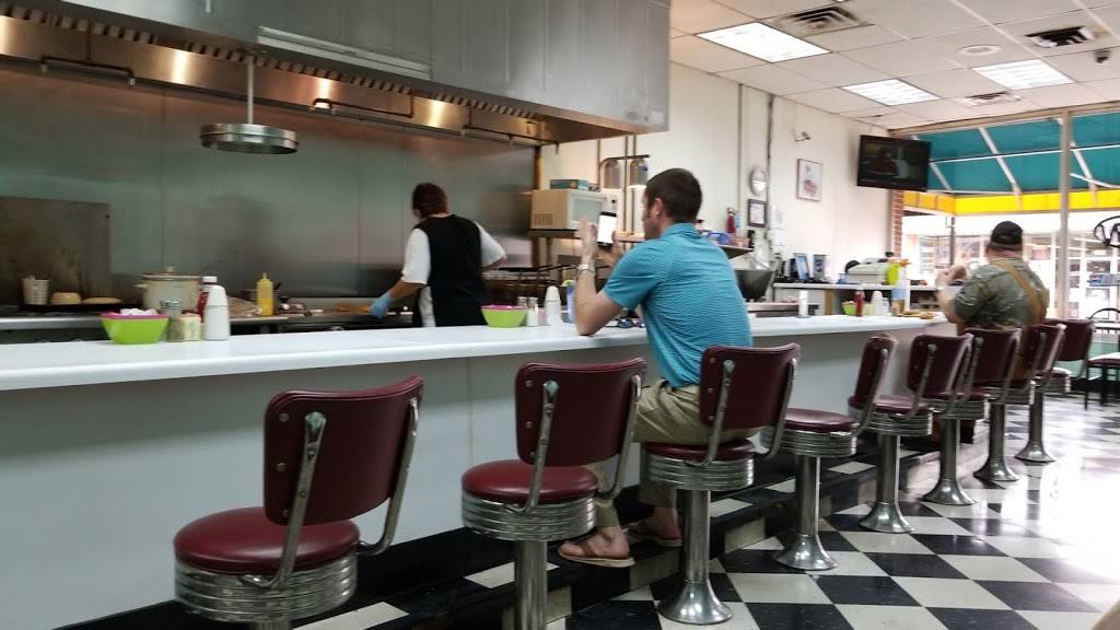 Logans Diner | restaurant | 414 S Main St, Emporia, VA 23847, USA | 4346345512 OR +1 434-634-5512