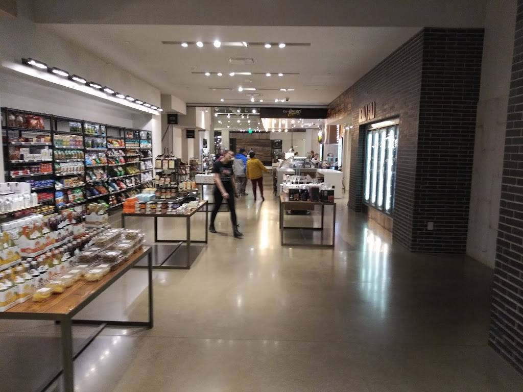 Falls City Market | restaurant | 400 S 2nd St, Louisville, KY 40202, USA | 5023136664 OR +1 502-313-6664