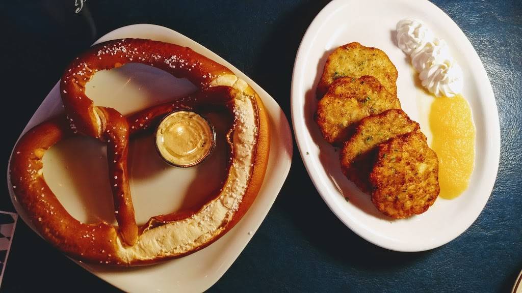 Haus Murphys of Glendale | restaurant | 5739 W Glendale Ave, Glendale, AZ 85301, USA | 6239392480 OR +1 623-939-2480