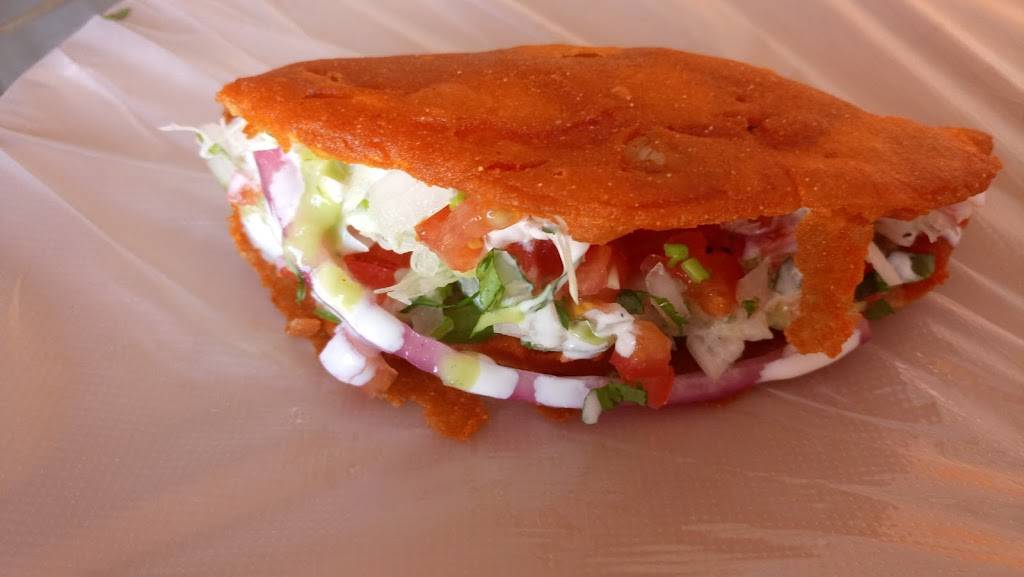 Tacos La Esquina Pescado Y Camarón | restaurant | Av Caoba 47c, El Refugio, Redondo, B.C., Mexico | 016641826306 OR +52 664 182 6306