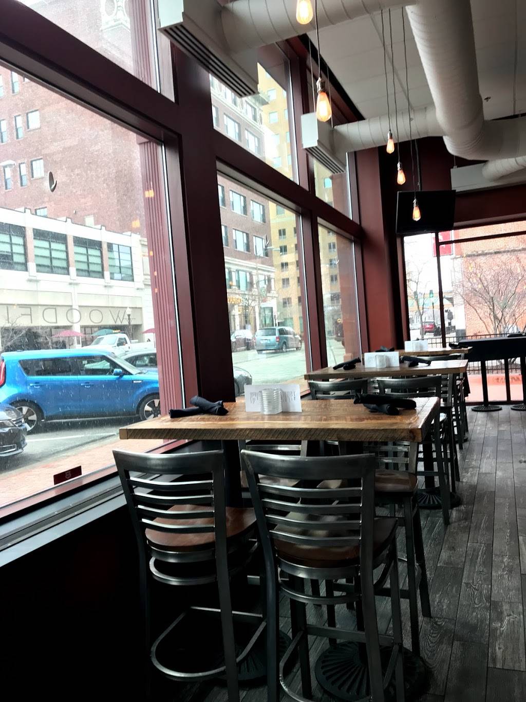 Woodfire Grill | restaurant | 131 W 2nd St, Davenport, IA 52801, USA | 5633242227 OR +1 563-324-2227