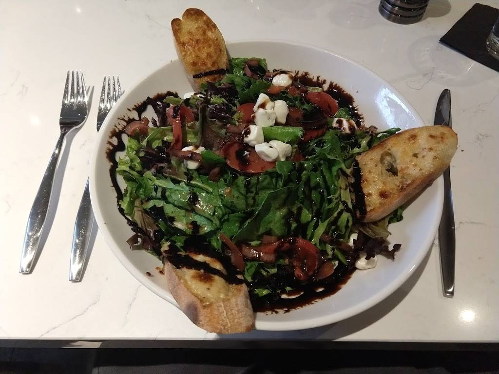 Fifth Avenue Syndicate | restaurant | 1630 5th Ave, Moline, IL 61265, USA | 3096400070 OR +1 309-640-0070