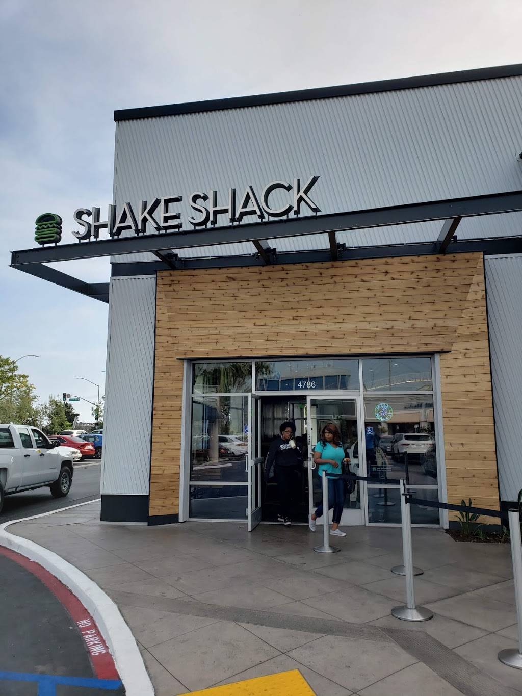 Shake Shack | restaurant | 4786 Admiralty Way, Marina Del Rey, CA 90292, USA | 2136183241 OR +1 213-618-3241