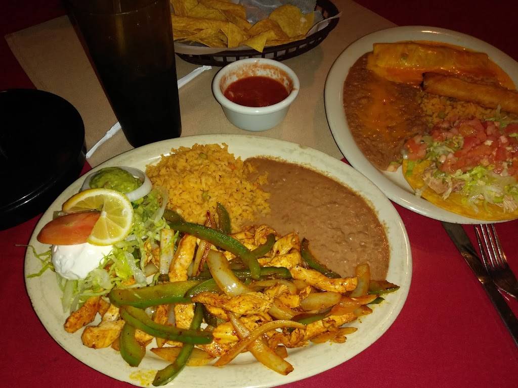 La Isla Del Encanto | restaurant | 2201 E Pioneer Pkwy, Arlington, TX 76010, USA | 8174591498 OR +1 817-459-1498