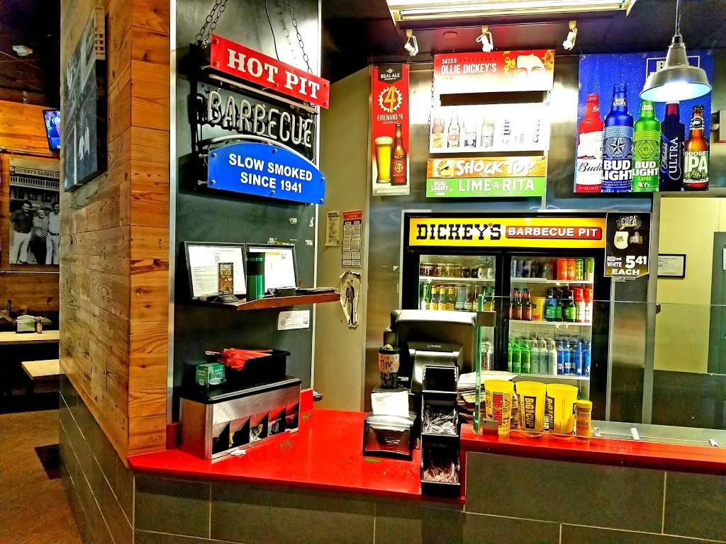 Dickeys Barbecue Pit | restaurant | Dallas Love Field Airport (DAL), 8006 Cedar Springs Road, Dallas, TX 75235, USA | 2143587277 OR +1 214-358-7277